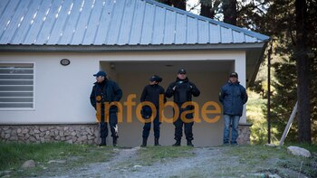 Morgue del cementerio de Esquel, donde se encuentra el cuerpo hallado en el río
