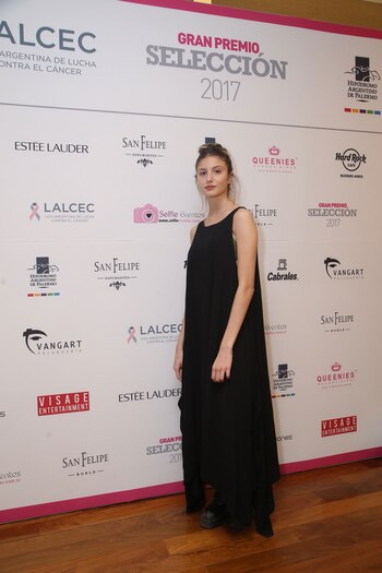 Juana Echepetelecu en “total black”