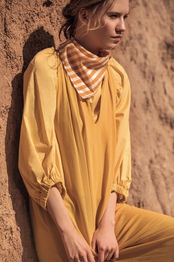 Remera con mangas abullonadas y