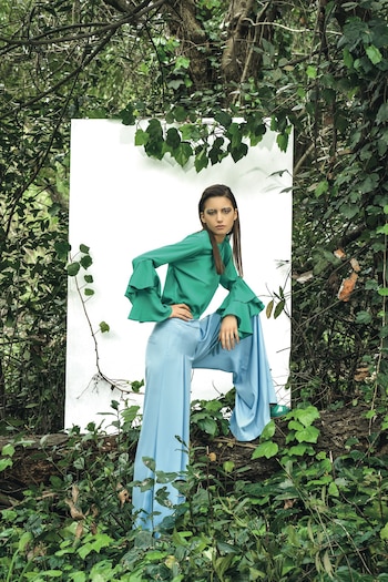 Blusa con volados ($ 990,