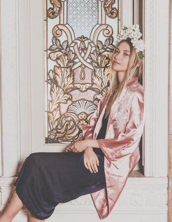 Vestido lencero ($ 1.990, Las