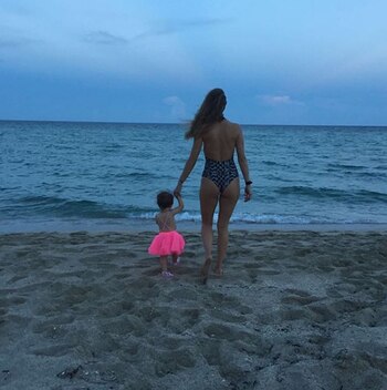 Marcela Kloosterboer con su hija,