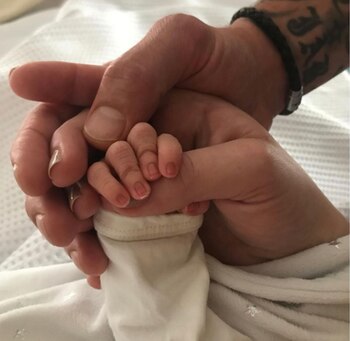 La pequeña mano de Juan