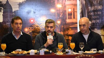 Marcos Peña encabezó el tradicional desayuno de Cambiemos en el café Tortoni (Télam)