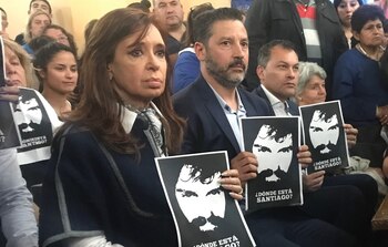 Cristina Kirchner, compungida, en una