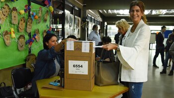 Sin maquillaje, ni joyas se