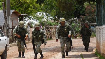 La policía militar patrulla las