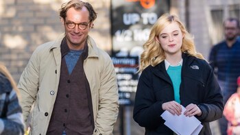 Jude Law y Elle Fanning