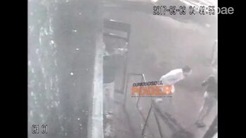 Imagenes de la cámara de seguridad de la madrugada en la que se produjo la embestida.