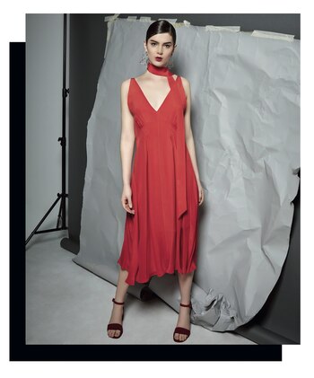 Vestido irregular con lazo al