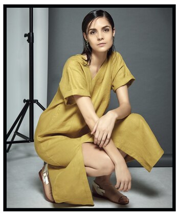 Vestido de escote irregularde lino