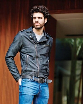 Como actor, hizo cine, teatro