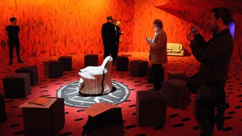 “David’s Living Room Revisited” en