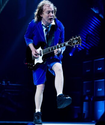 Y la versión de Angus