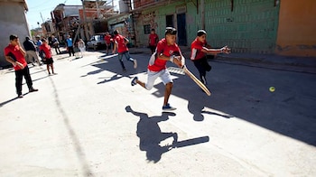 El “Caacupe cricket team” entrenando
