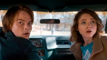 Charlie Heaton y Natalia Dyen