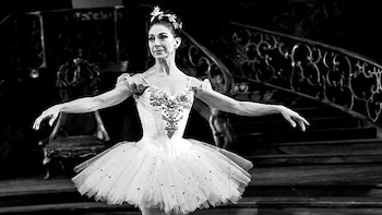Margot Fonteyn bailando en la