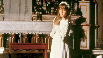 Valeria a los ocho años, con el mismo vestido –pero con mangas– que ahora usó Taína.