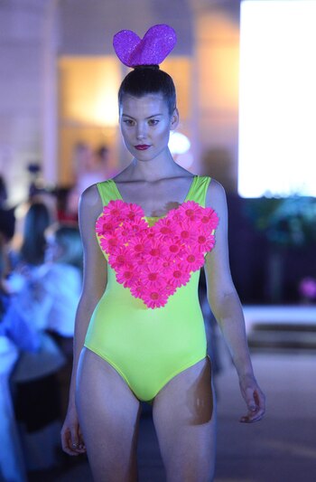 El colorido desfile con las