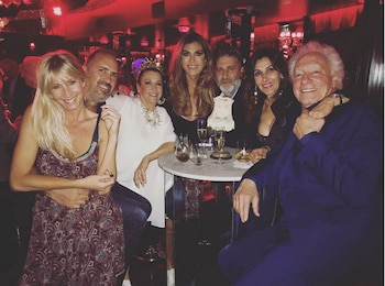 Soledad Solaro, Flor de la V, Guillermo Coppola y sus respectivas parejas junto a Marcela.