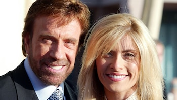 El actor Chuck Norris junto