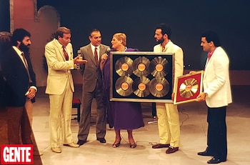 Recibiendo 6 discos de oro