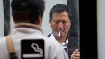 El tabaquismo es un problema extendido en Japón (AP)