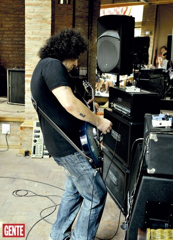 El Salmón, tirando acordes con