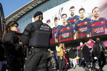 La policía custodia el estadio