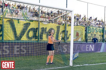 Gisela controlando la red del