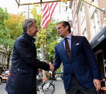 Mauricio Macri es recibido en