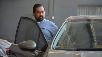 Padre Ignacio (Julián Miconi)