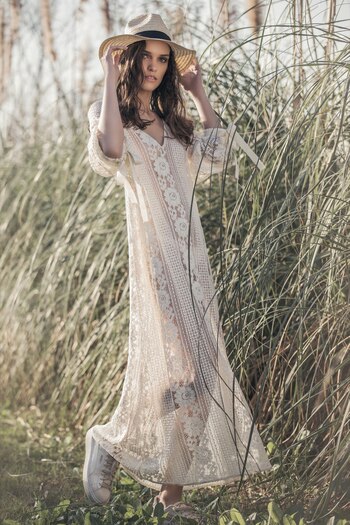 Vestido largo calado y con