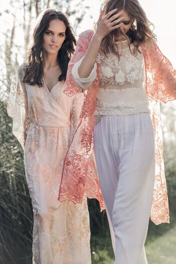 Fabri: vestido bordado con tajos