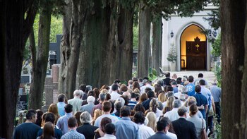 La emotiva despedida (Julian Miconi)