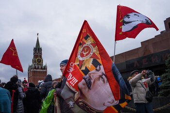 Una bandera con el rostros