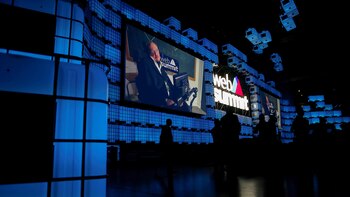 Stephen Hawking durante la Web