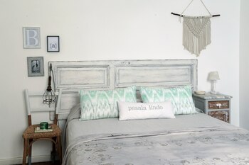 El respaldo de la cama