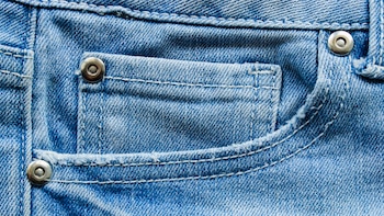 Lavar los jeans asiduamente tiene