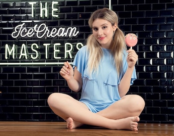 Nació en Lanús el 8