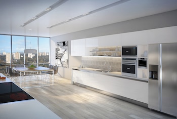 La cocina cuenta con pisos