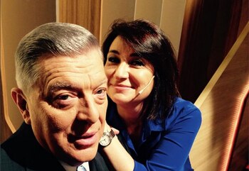 Con Santo Biasatti conduce Telenoche.