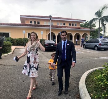 Francis Suárez acompañado de su