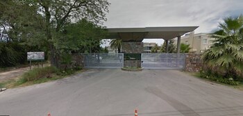 La entrada del barrio privado