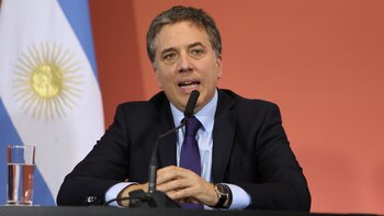 El ministro Nicolás Dujovne advirtió