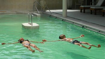 Las termas son una opción saludable en la Argentina (Termas de Carhué)