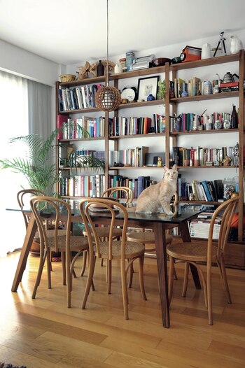 El comedor con muebles combinados.