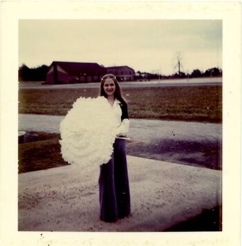 Gloria Thacker Deason alrededor de los 18 años, cuando dice que Roy Moore la invitaba a salir. (Foto familiar/The Washington Post)