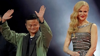 Jack Ma, Presidente de Alibaba Group, y la actriz Nicole Kidman asisten a un espectáculo durante el festival global de compras del Día del Soltero de Alibaba Group en Shanghai, China, el 10 de noviembre de 2017. (Reuters)