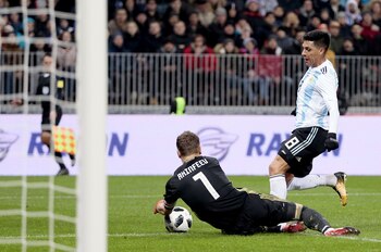 Enzo Pérez viajó a Brasil hace